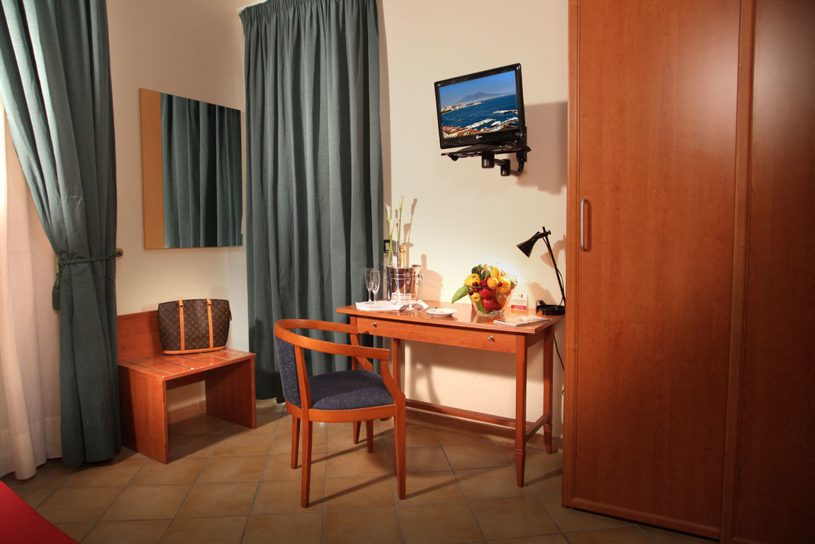 Caravaggio Hotel Naples Luaran gambar